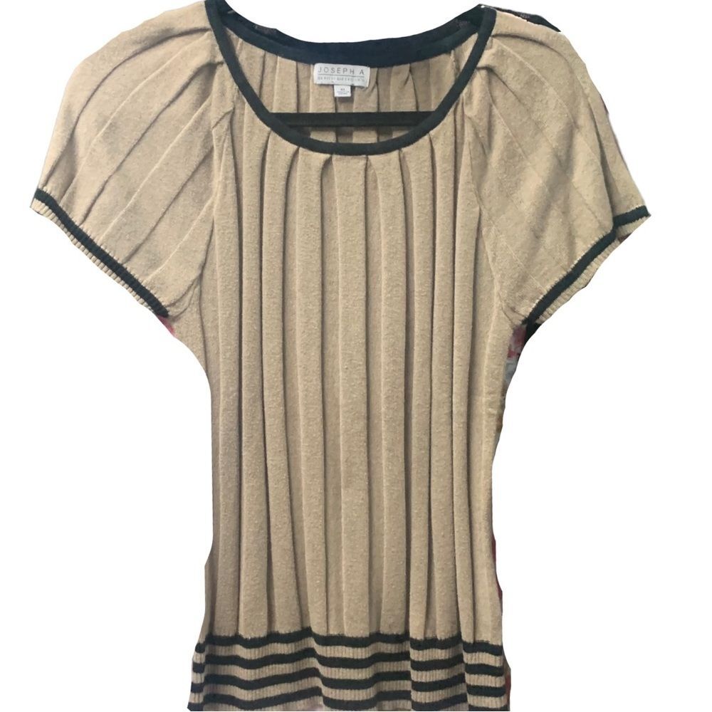 JOSEPH A short-sleeves fitted knit sweater blouse